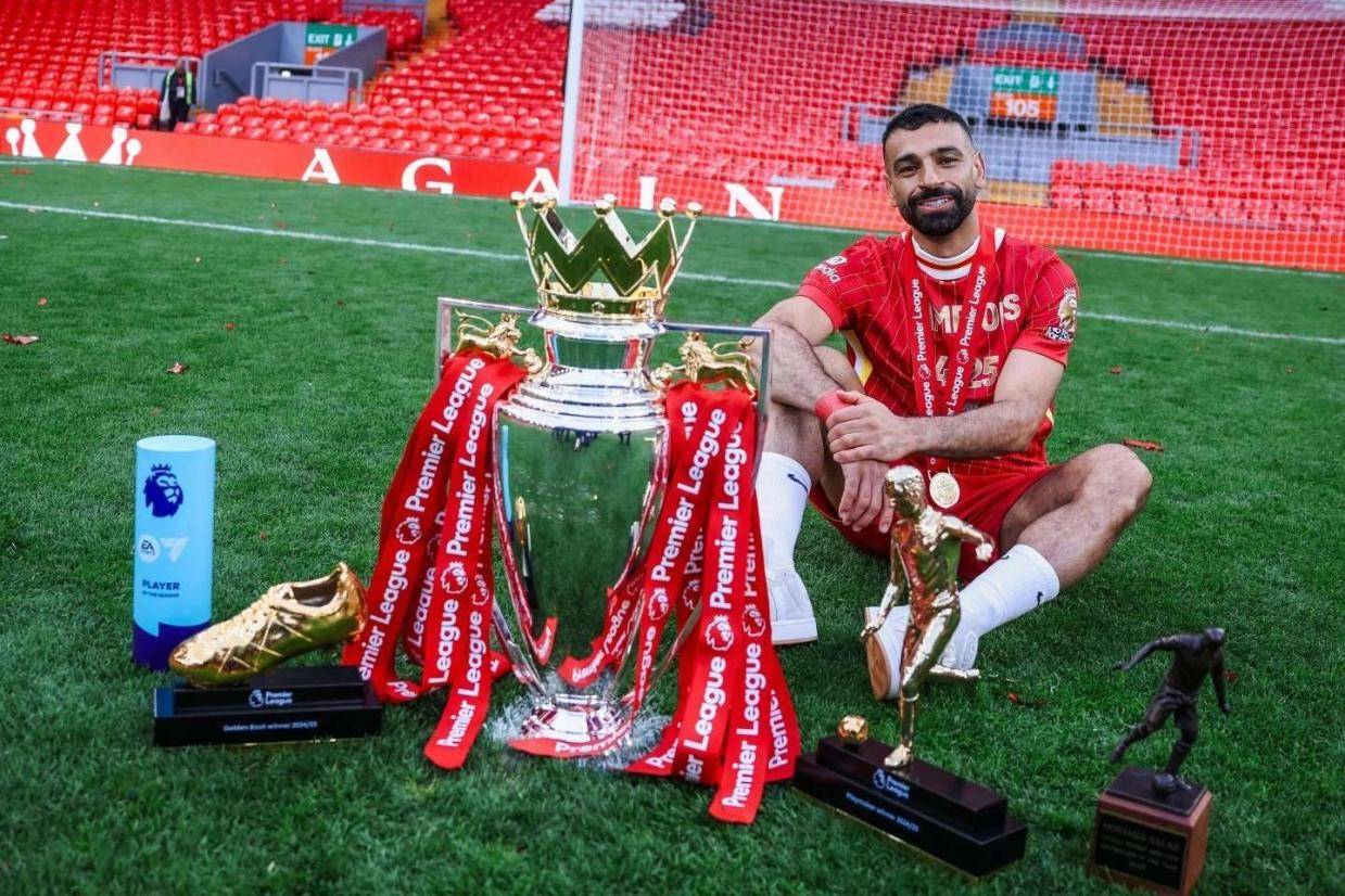 萨拉赫利物浦生涯15瞬间：戴皇冠晒奖杯 NEVERGIVEUP